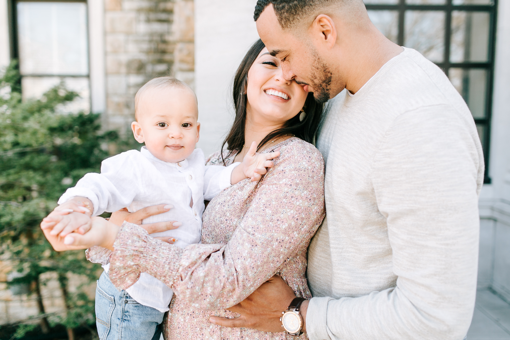 Kansas-City-Spring-Family-Photography-Kansas-City-Natural-Light-Family-Photographer-Kansas-City-Outdoor-Spring-Maternity-Session-Kansas-City-Lifestyle-Family-Photographer-Alissa-Bird-Portraits-2