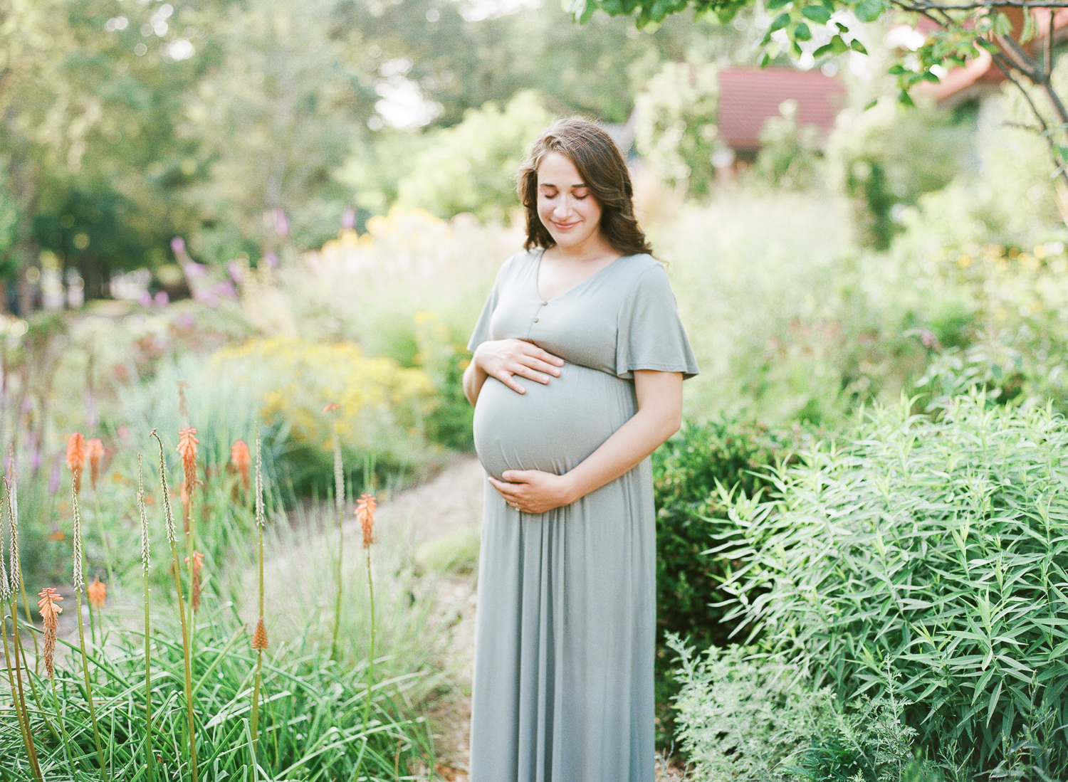 Kansas-City-Maternity-Photography-Kansas-City-Film-Photographer-Kansas-City-Maternity-Photographer-Kansas-City-Summer-Garden-Maternity-Session-Alissa-Bird-Portraits-1